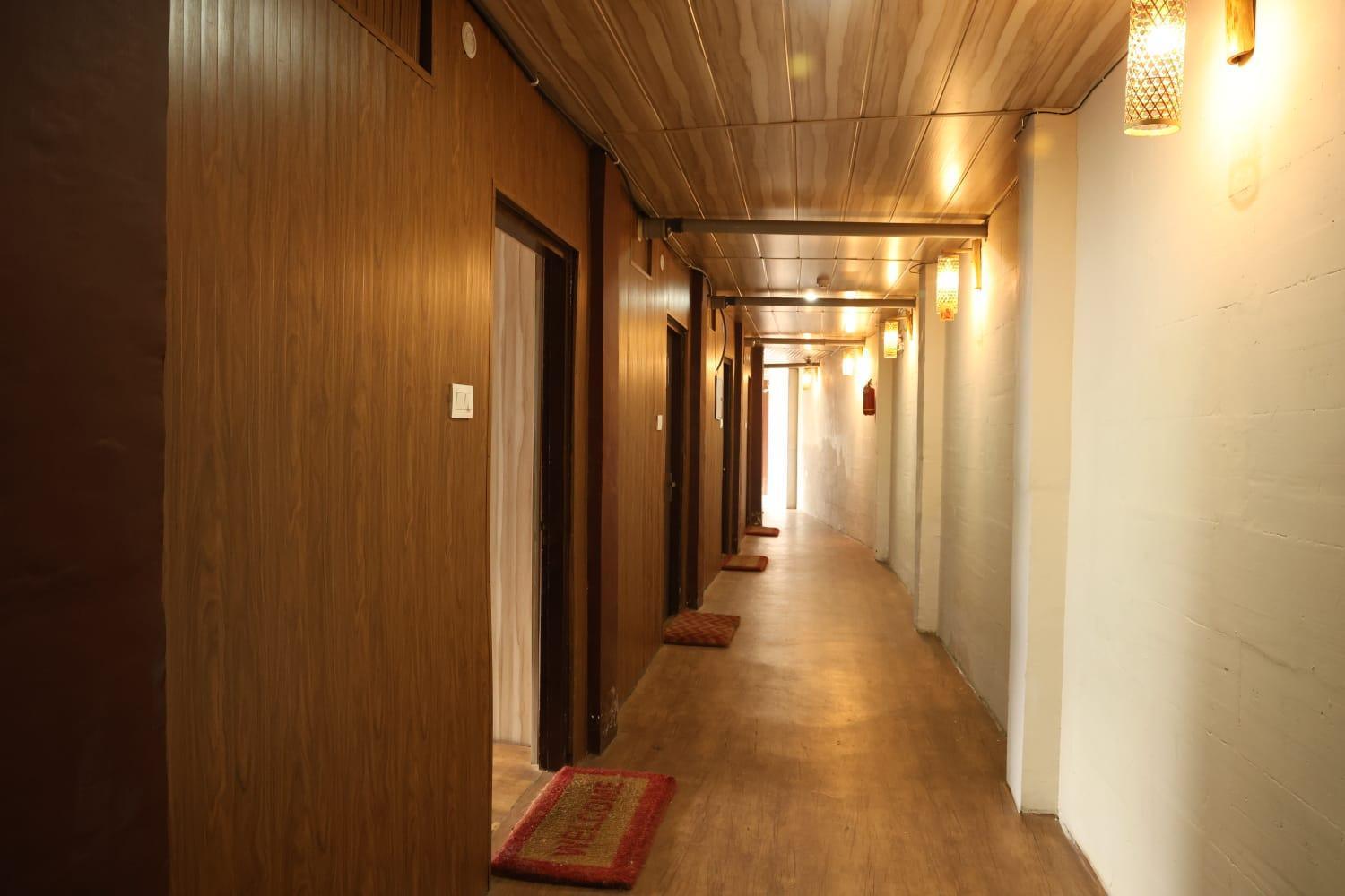 Sleeping Beauty Hotel Moutain View Property โจชิมัธ ภายนอก รูปภาพ