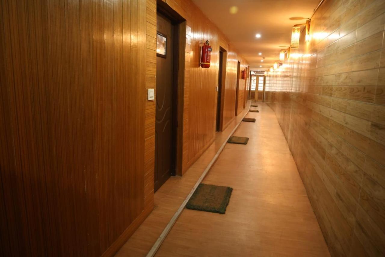 Sleeping Beauty Hotel Moutain View Property โจชิมัธ ภายนอก รูปภาพ