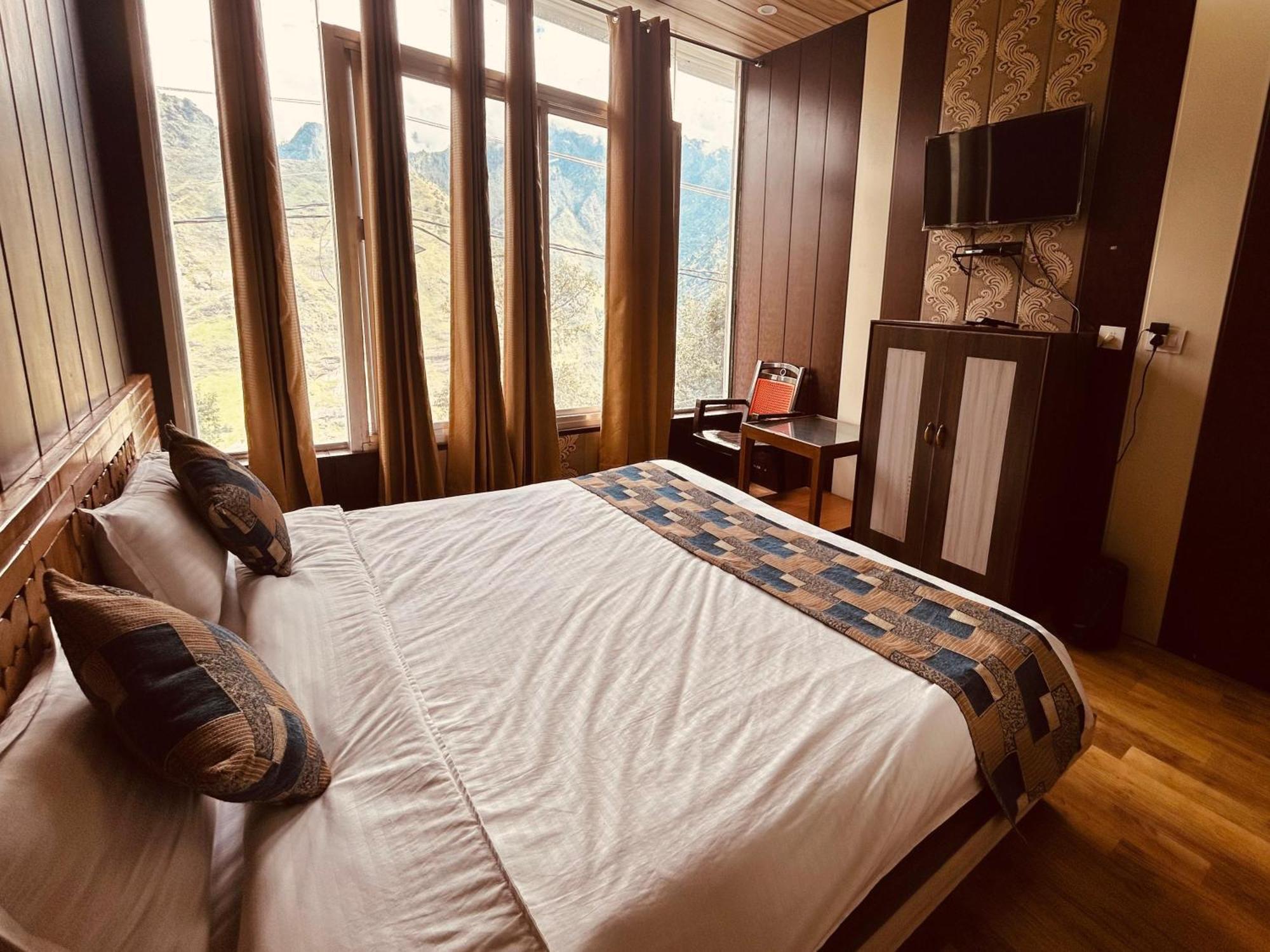 Sleeping Beauty Hotel Moutain View Property โจชิมัธ ภายนอก รูปภาพ