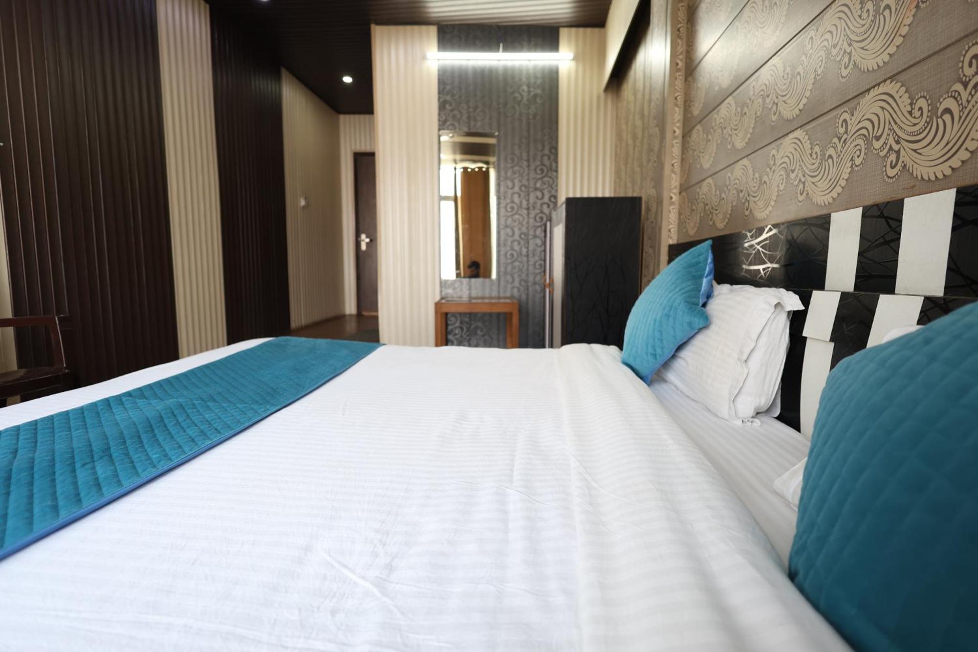 Sleeping Beauty Hotel Moutain View Property โจชิมัธ ภายนอก รูปภาพ