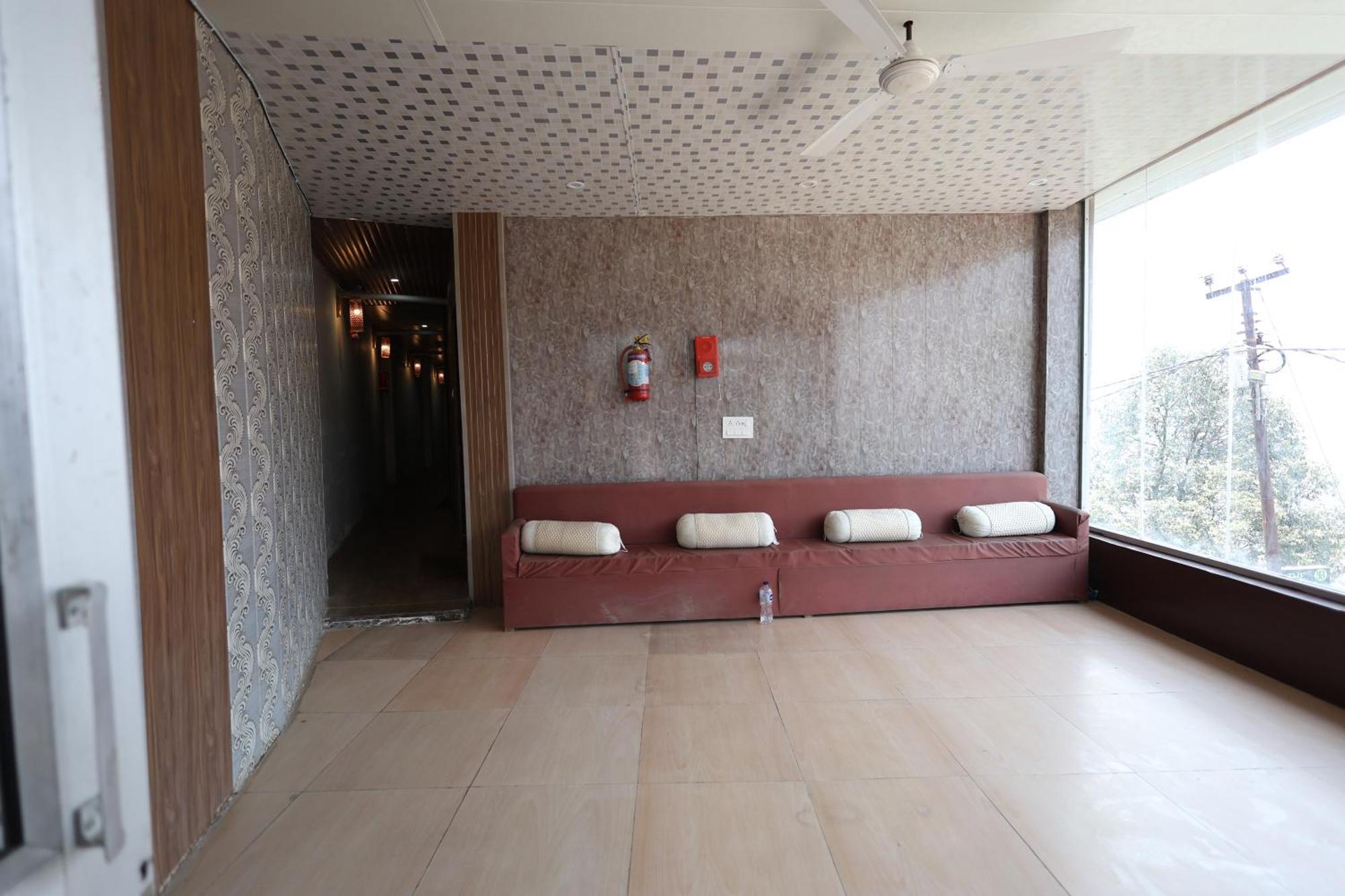 Sleeping Beauty Hotel Moutain View Property โจชิมัธ ภายนอก รูปภาพ