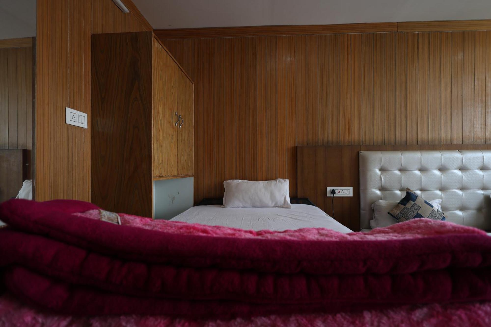 Sleeping Beauty Hotel Moutain View Property โจชิมัธ ภายนอก รูปภาพ