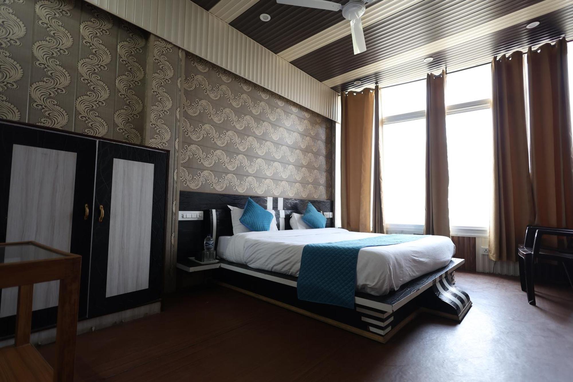 Sleeping Beauty Hotel Moutain View Property โจชิมัธ ภายนอก รูปภาพ