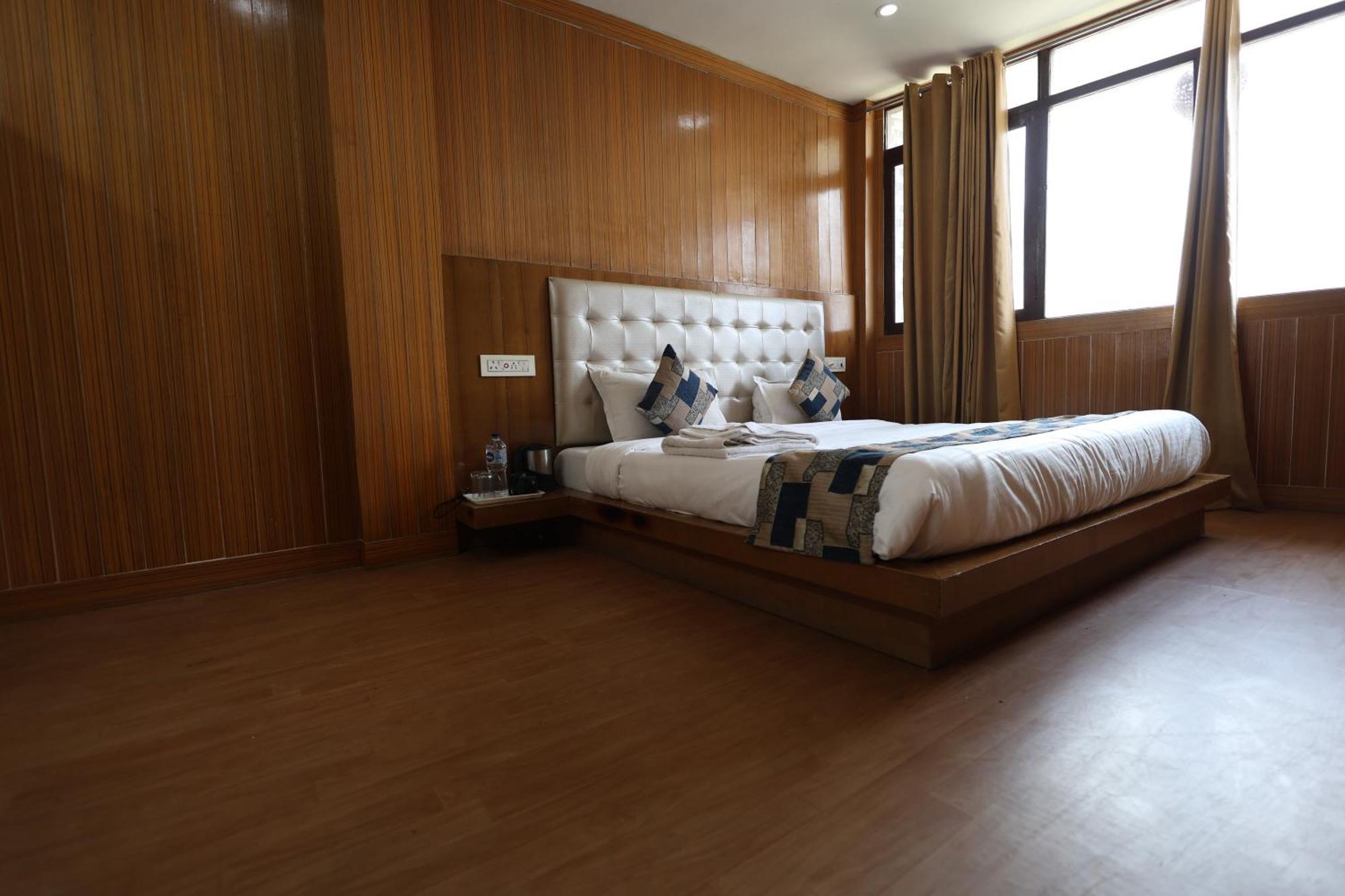 Sleeping Beauty Hotel Moutain View Property โจชิมัธ ภายนอก รูปภาพ