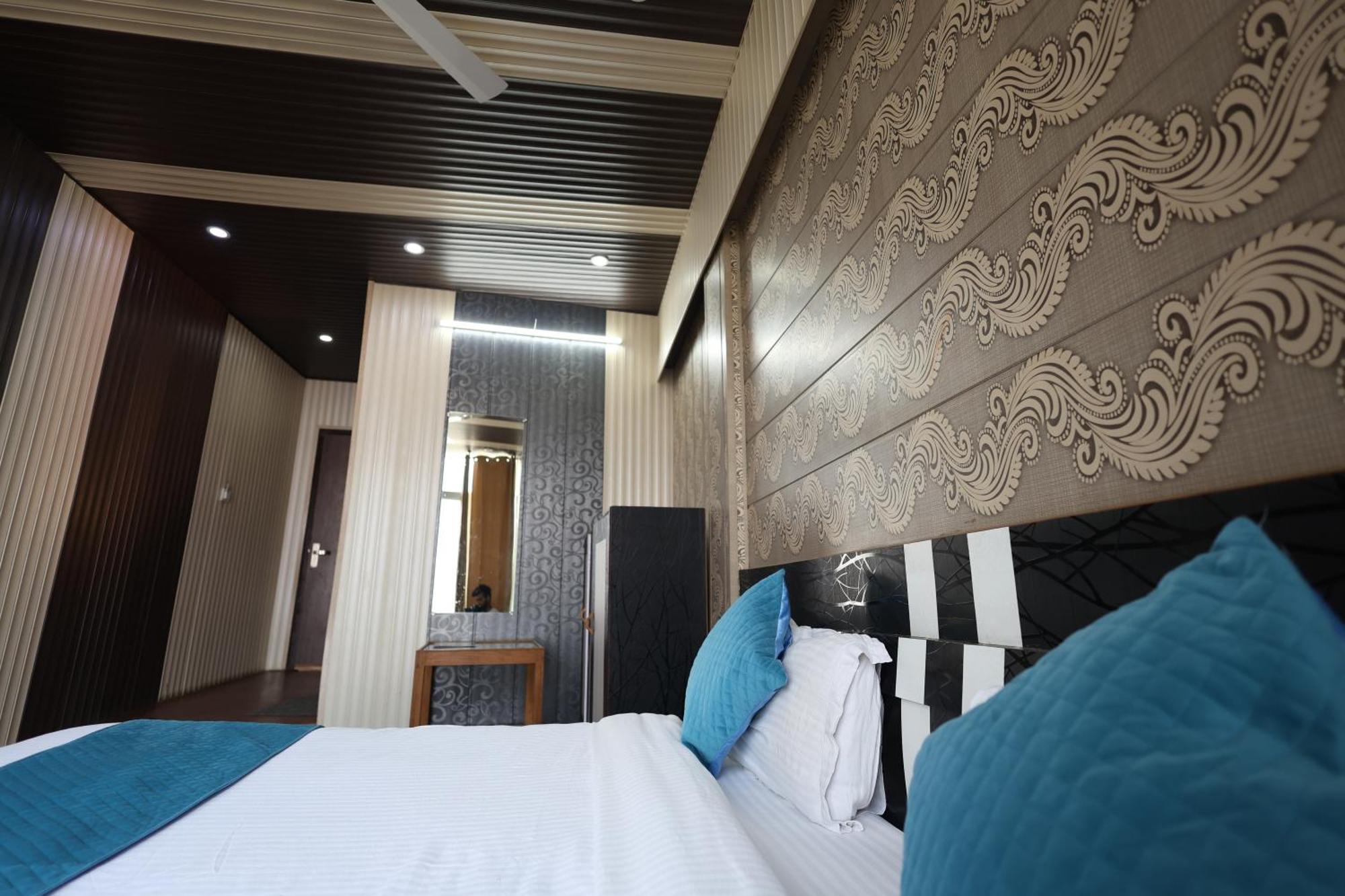 Sleeping Beauty Hotel Moutain View Property โจชิมัธ ภายนอก รูปภาพ